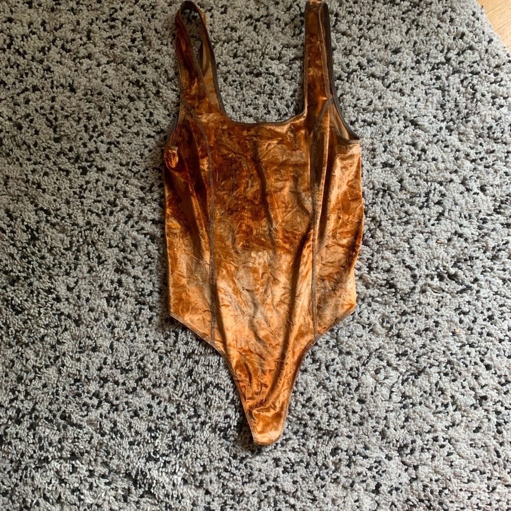 Wilfred Free bodysuit. Size large. Crushed velvet burnt orange.